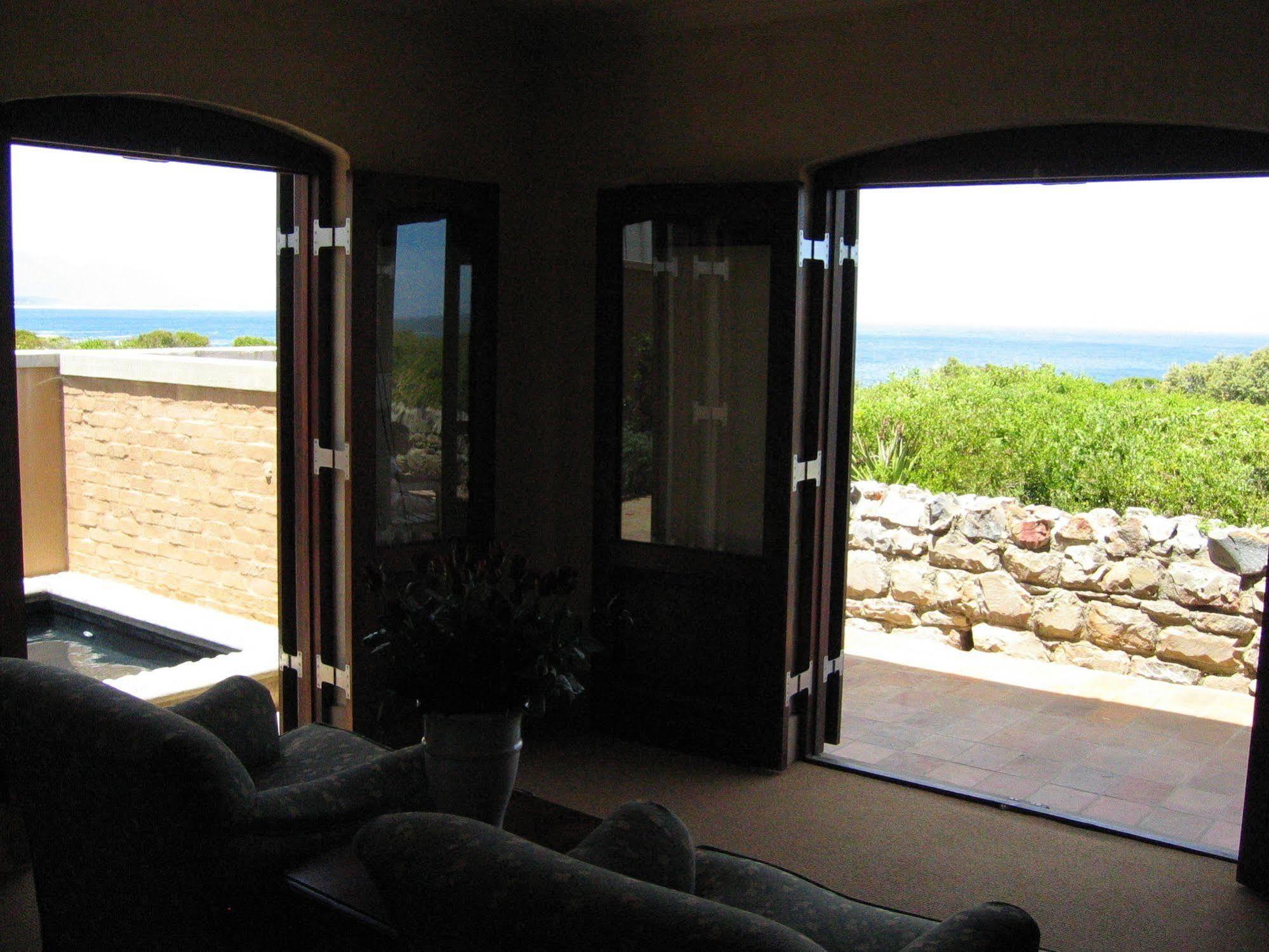 Auberge Provence Hermanus Bagian luar foto
