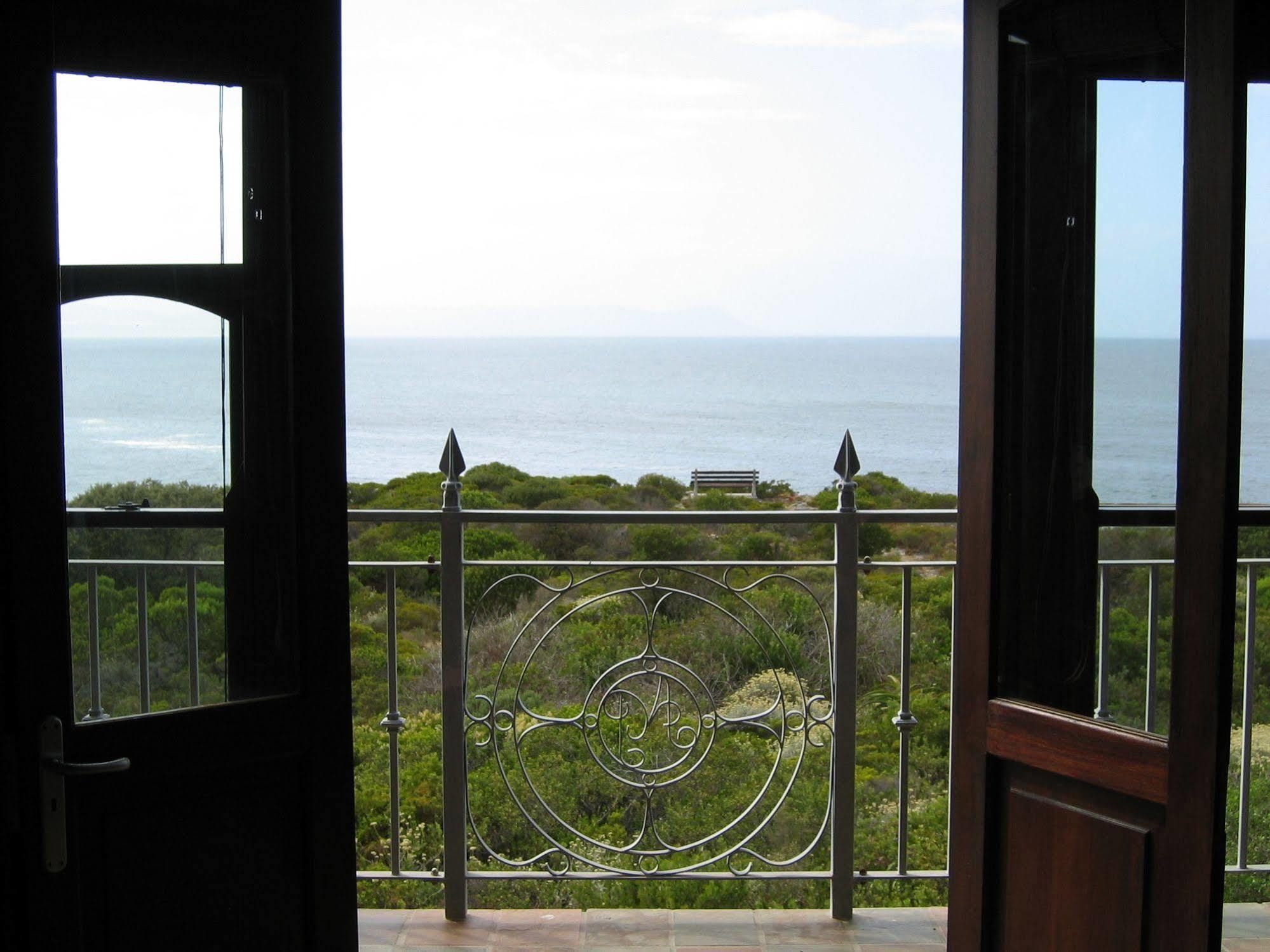 Auberge Provence Hermanus Bagian luar foto
